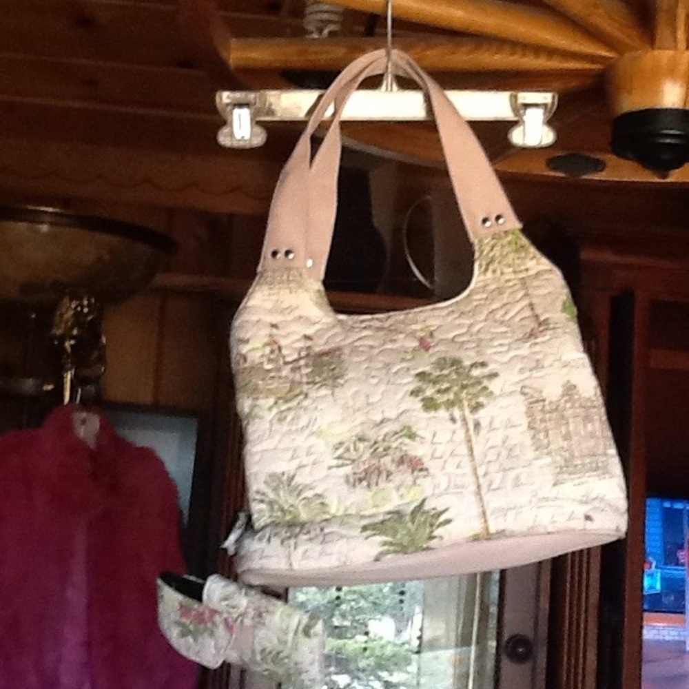 EUC 12x9x5 expandable Donna Sharp  bag💕🌸organize